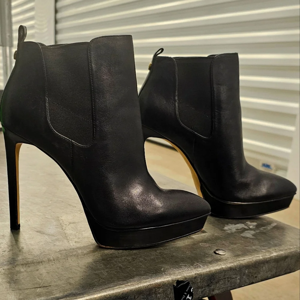 MICHAEL KORS - Meadow Ankle Boot - 7½ - Picture 1 of 5